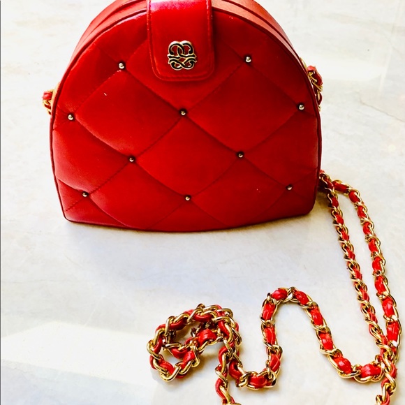 Vintage quilted crossbody w/chain strap. - Picture 4 of 7